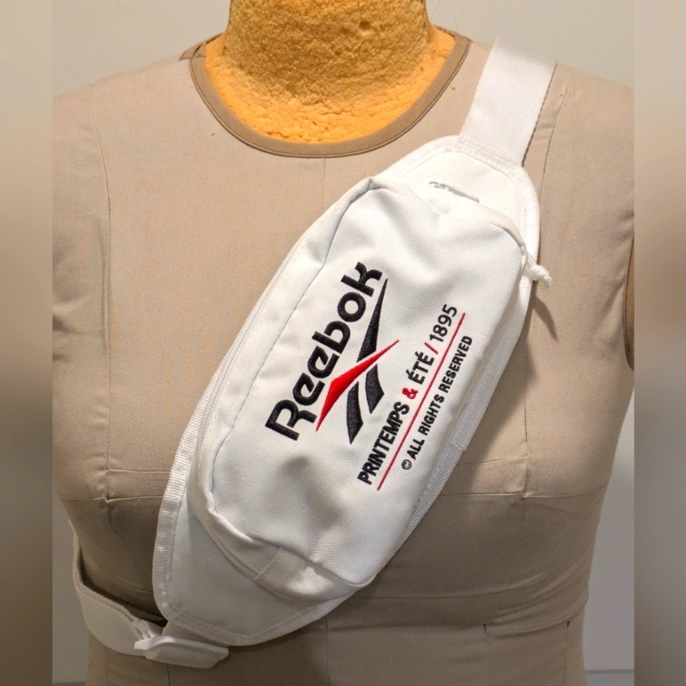 3/$30 EUC Reebok Printemps & Été 1895 White Red and Blue Fanny Pack